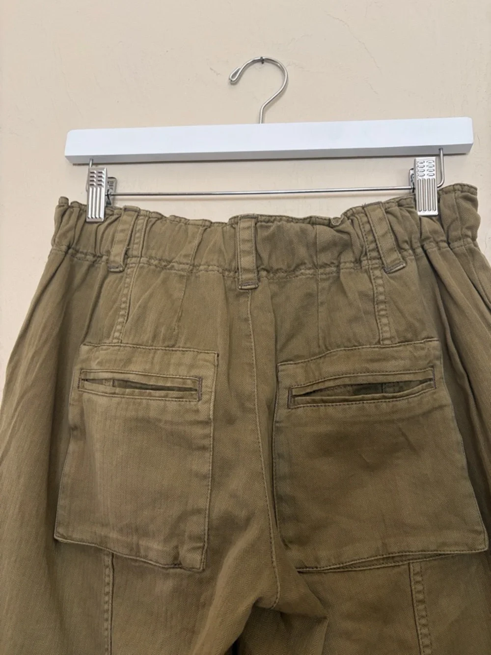 Free People/We The Free Olive Tahiti Pull On Cargo Pant. Worn Once! Like New! - Picture 4 of 10